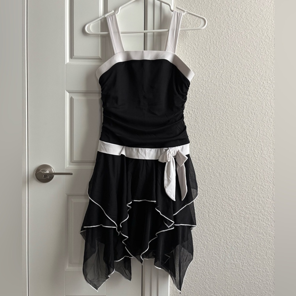 (Vintage Y2K) IZ Byer tiered ruffle dress, black and white (size 14 girls)